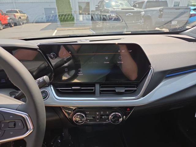 2025 Chevrolet Trax LT photo 16