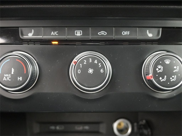 2022 Volkswagen Taos SE photo 4