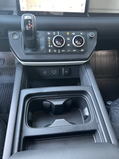 2024 Land Rover Defender 110 S photo 22