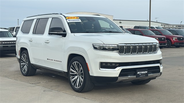 2023 Jeep Grand Wagoneer Series III's photo