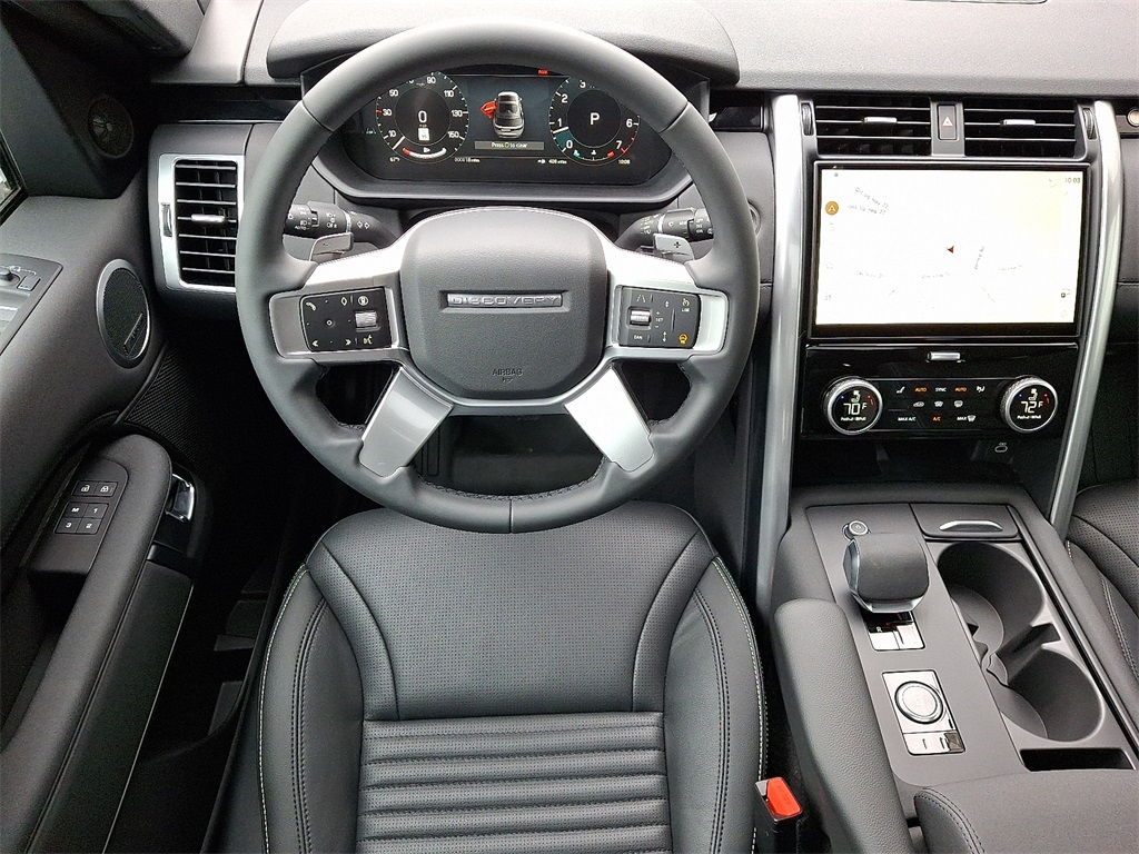 2025 Land Rover Discovery S photo 6