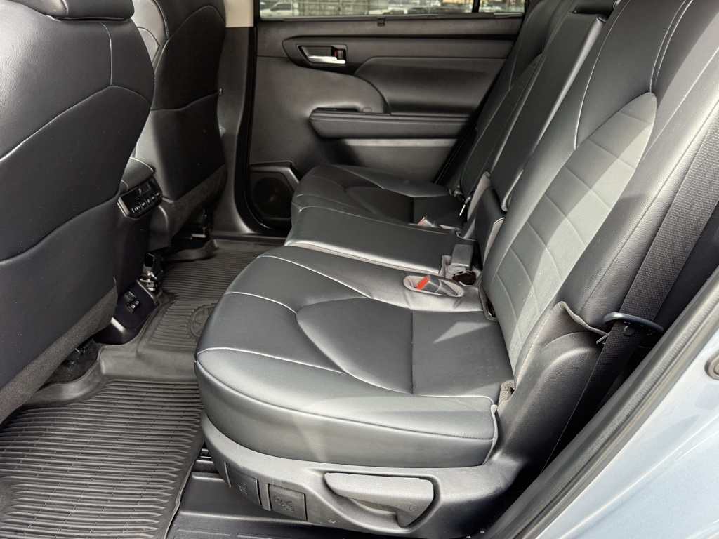 2023 Toyota Highlander XLE photo 32