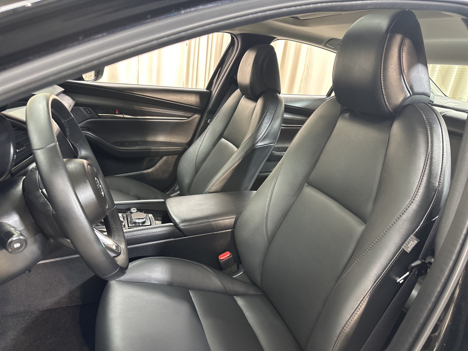 2023 Mazda Mazda3 2.5 s Preferred photo 4