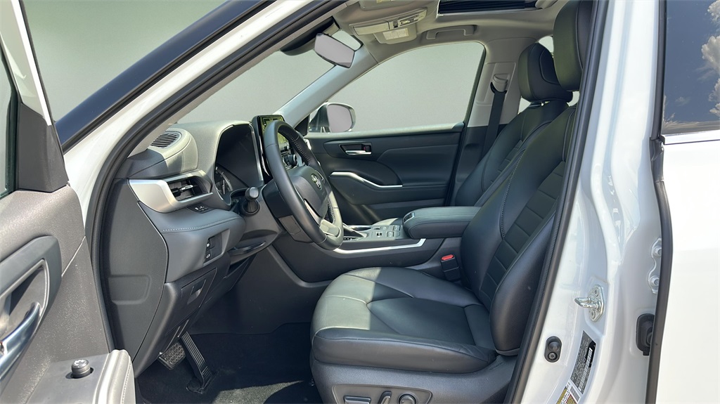 2022 Toyota Highlander XLE photo 19