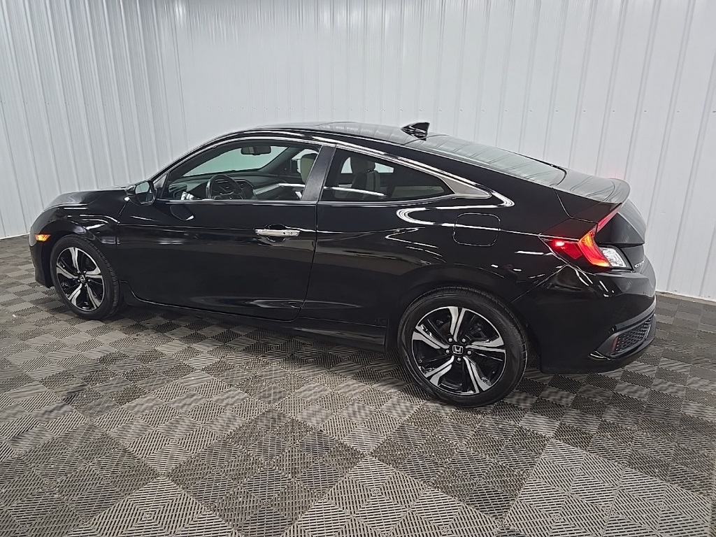 2018 Honda Civic Touring photo 4