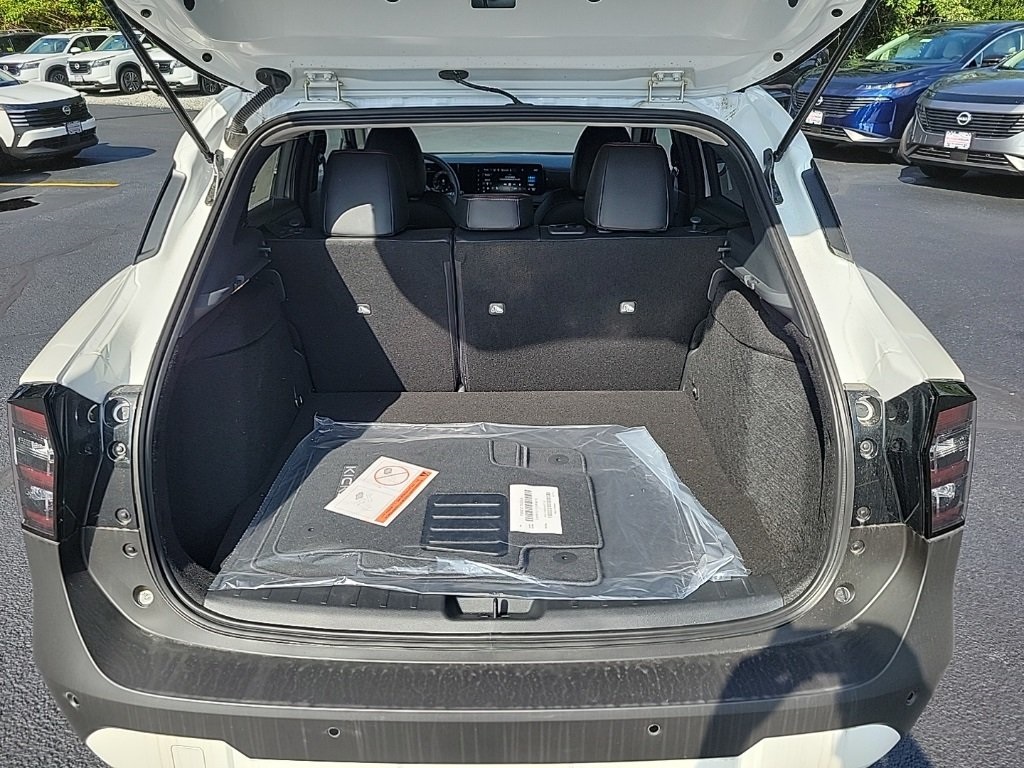 2026 Nissan Kicks SR photo 11