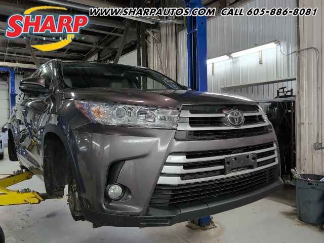 2023 Toyota Highlander LE's photo