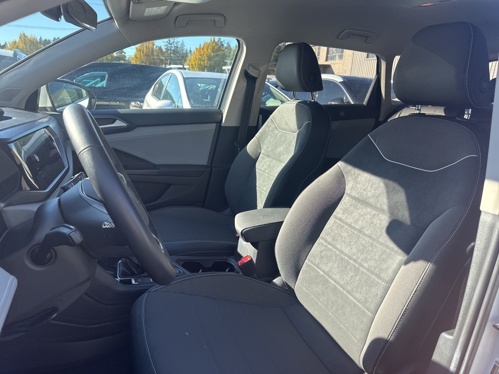 2024 Volkswagen Taos SE photo 3