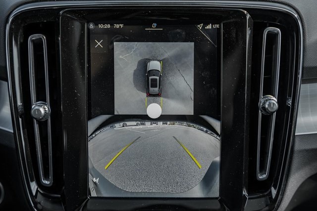 2026 Volvo XC40 photo 35