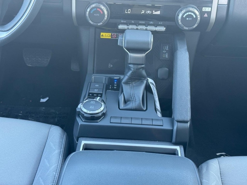 2025 Toyota Tacoma SR5 4x4 Double Cab photo 9
