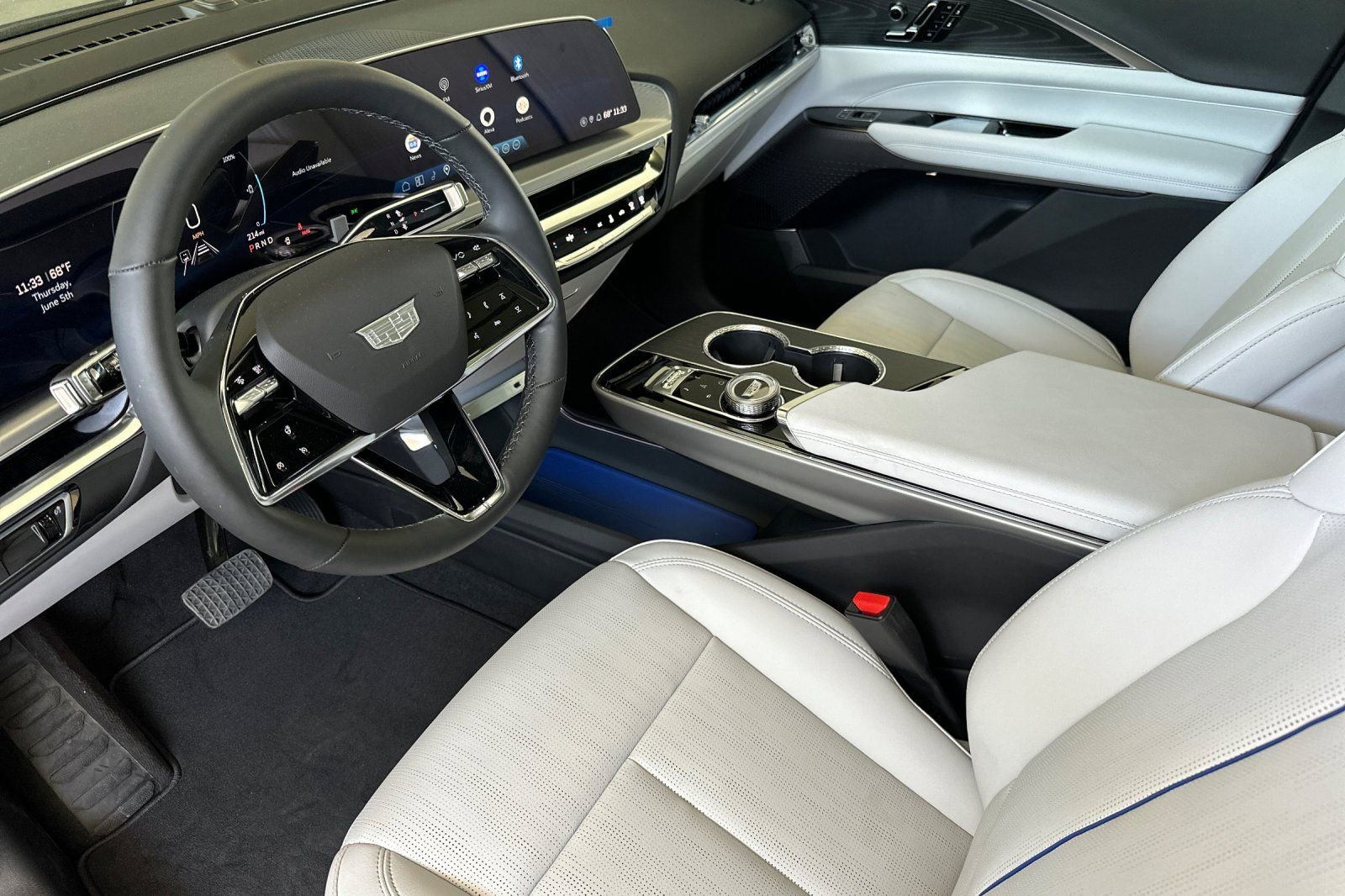 2025 Cadillac Lyriq Luxury photo 8