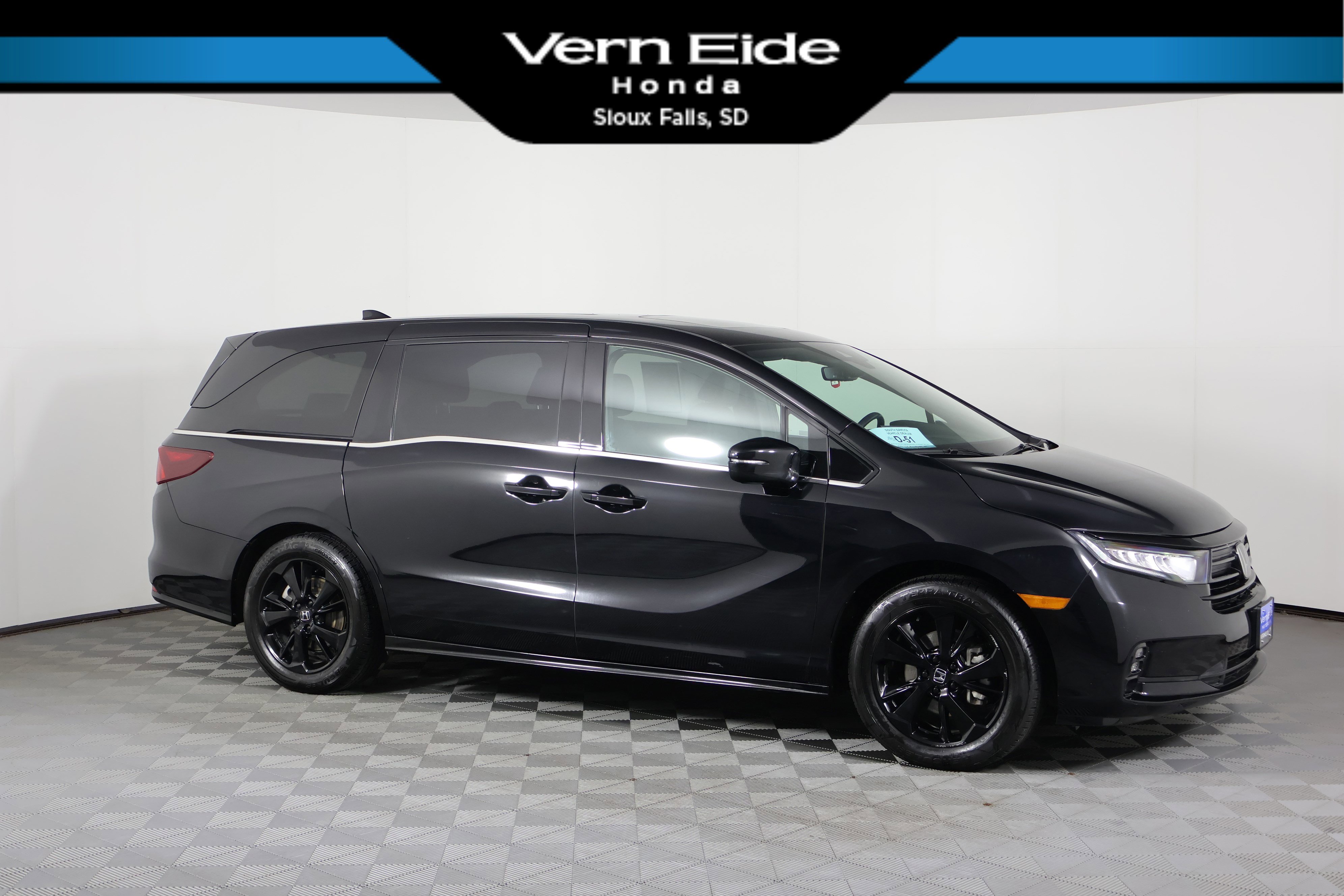 2023 Honda Odyssey SPORT's photo