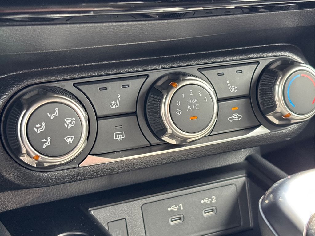 2025 Nissan Kicks SV photo 10