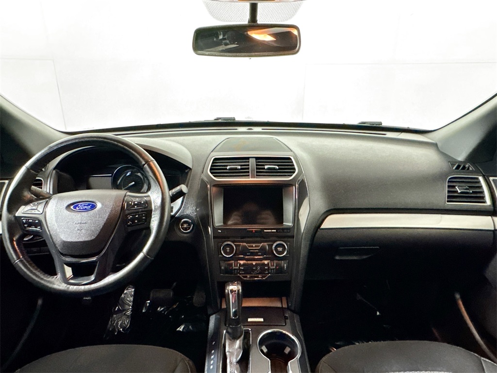 2017 Ford Explorer XLT photo 14