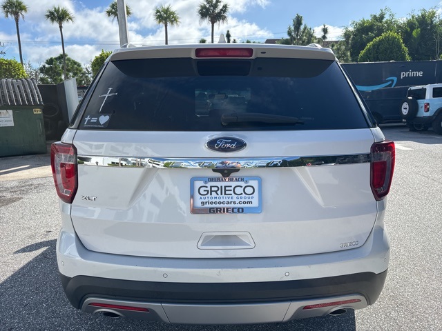 2017 Ford Explorer XLT photo 4