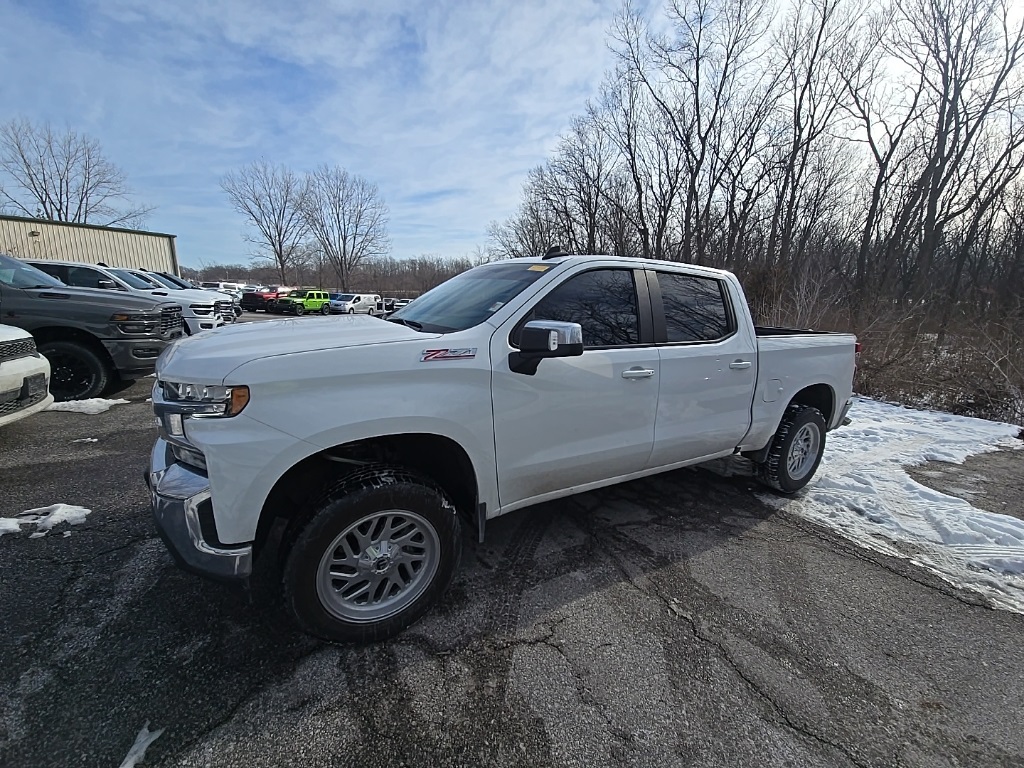 Used 2021 Chevrolet Silverado 1500 LT with VIN 3GCUYDED6MG244380 for sale in Kansas City