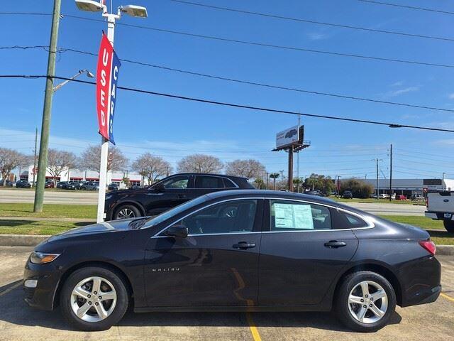 2022 Chevrolet Malibu photo 2