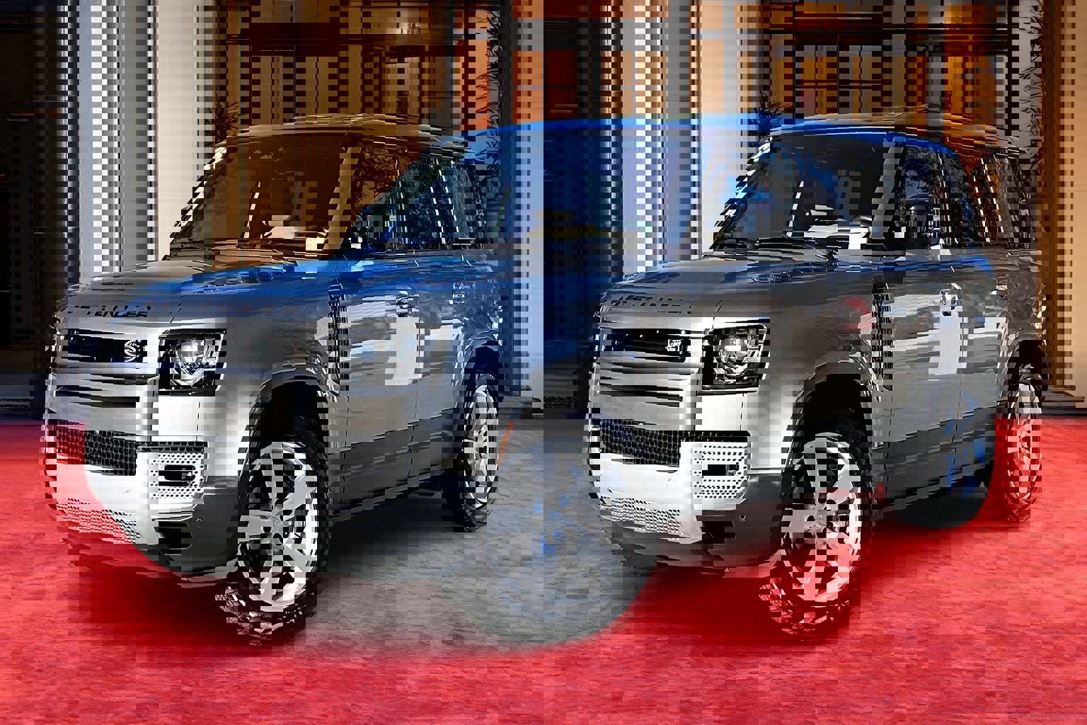 2025 Land Rover Defender S's photo