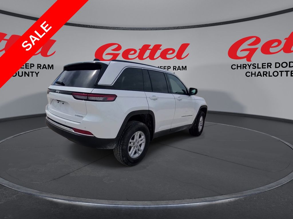 2025 Jeep Grand Cherokee Laredo Altitude photo 8