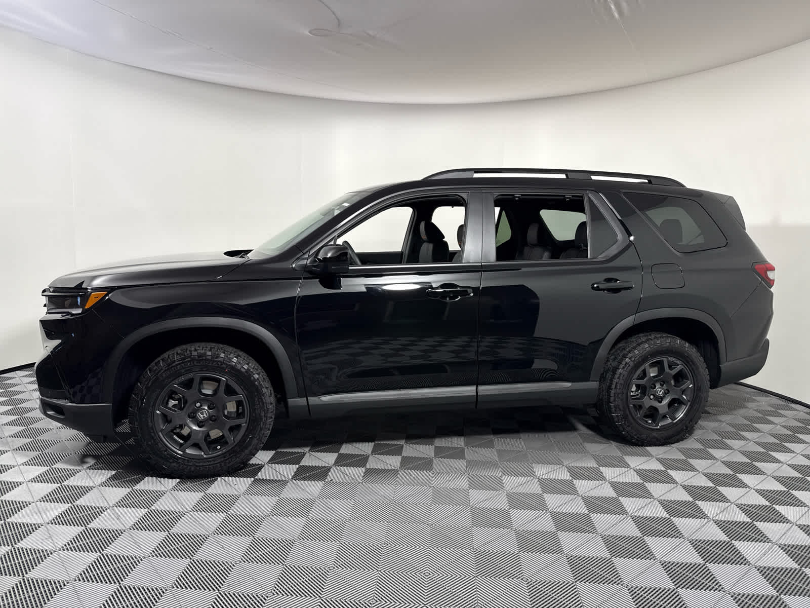 2025 Honda Pilot TrailSport photo 4