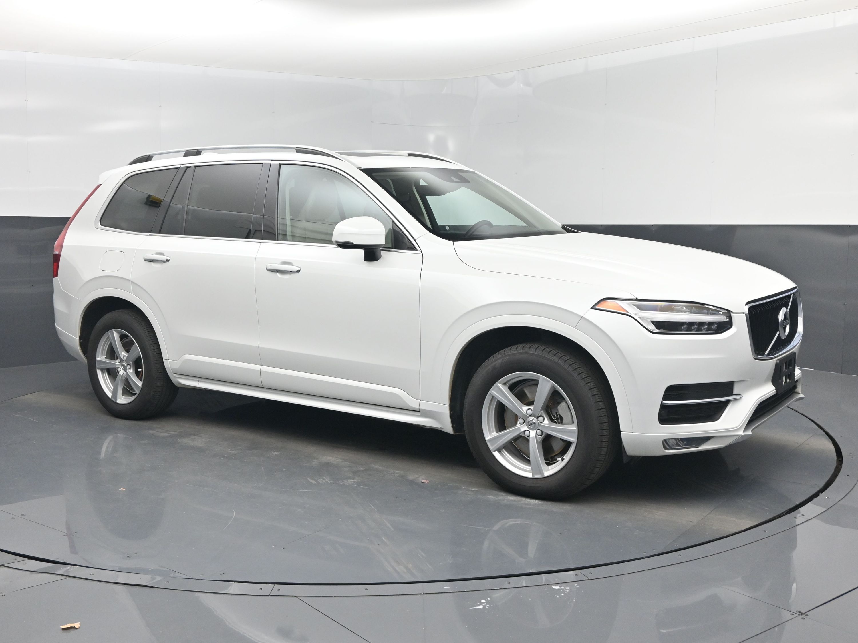 2019 Volvo XC90 Momentum's photo