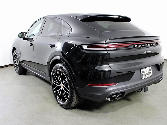 2025 Porsche Cayenne photo 2