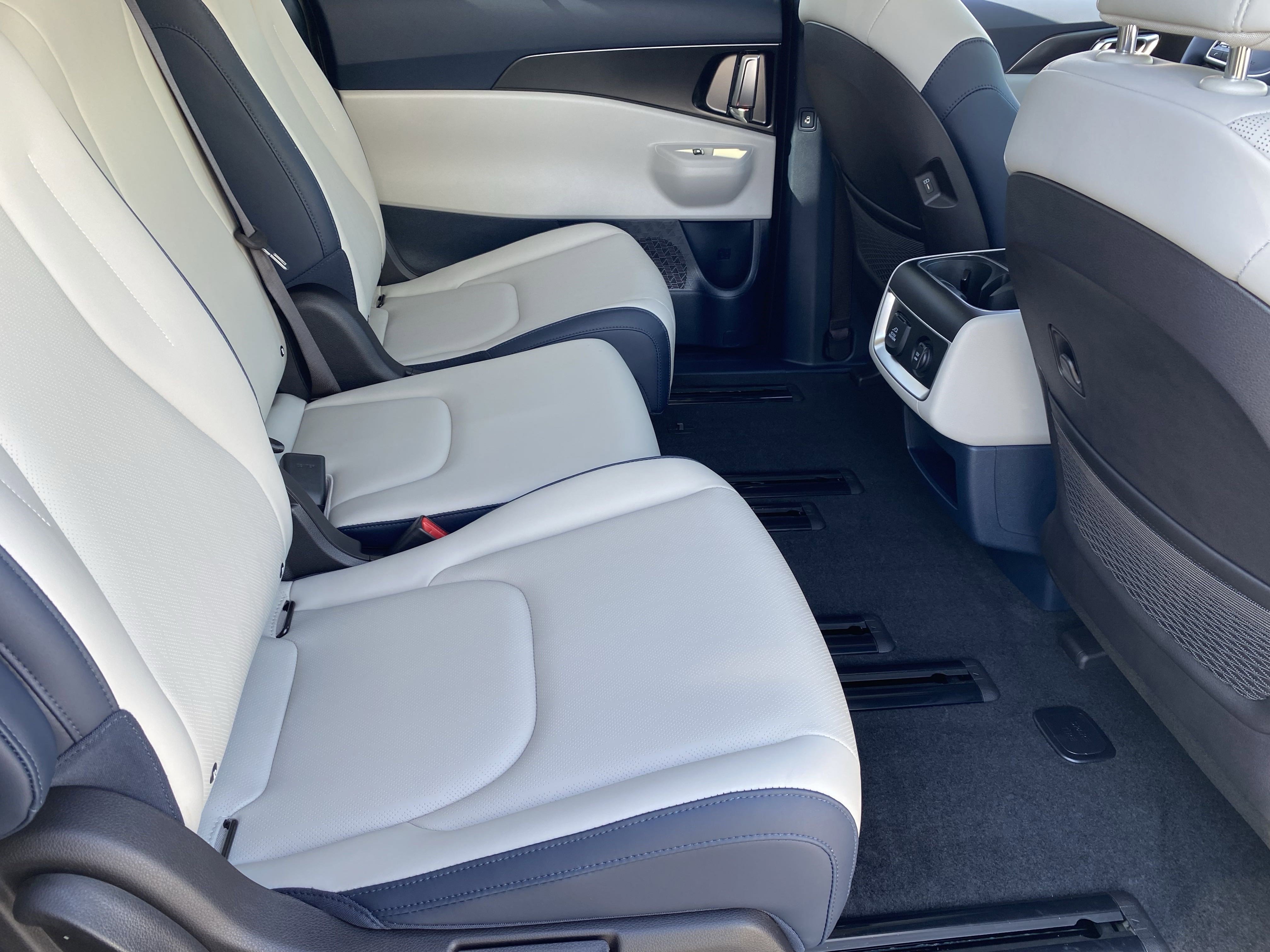 2026 Kia Carnival SX Prestige photo 7
