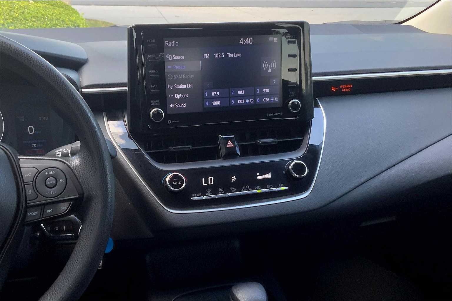 2022 Toyota Corolla LE photo 6