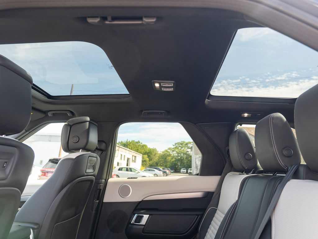 2024 Land Rover Discovery SE photo 30
