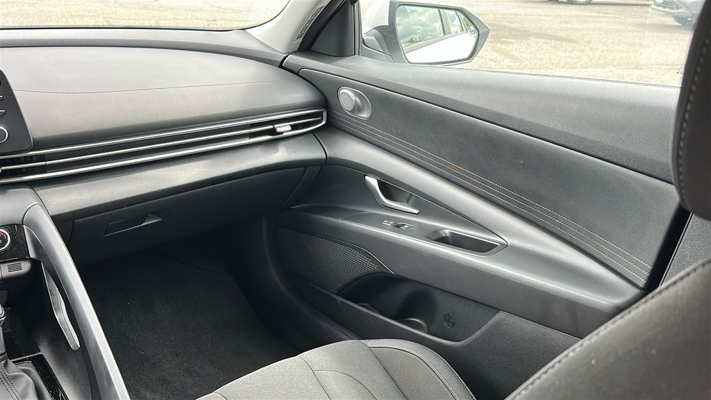 2023 Hyundai Elantra SEL photo 23