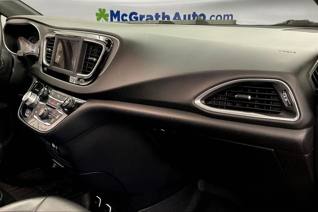 2018 Chrysler Pacifica Touring L photo 15