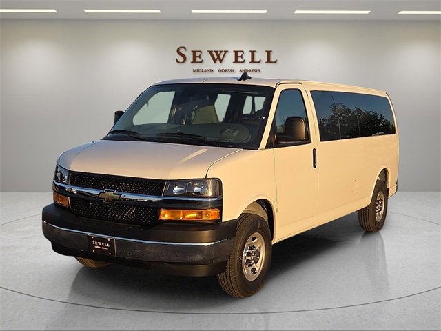 2025 Chevrolet Express Passenger LT's photo