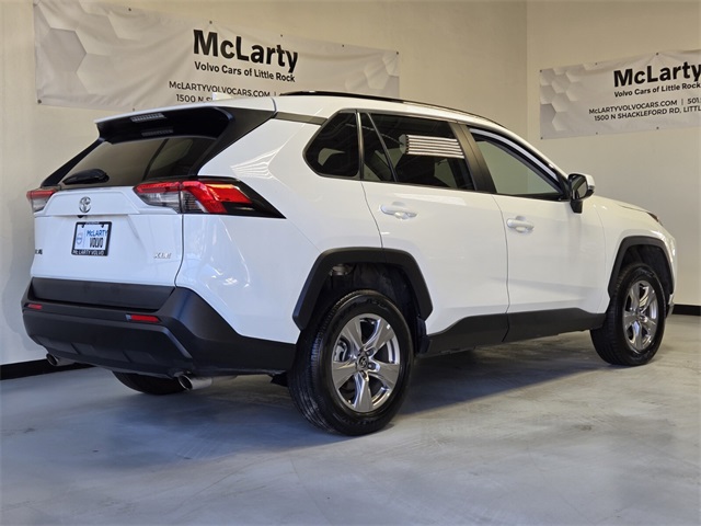 2023 Toyota RAV4 XLE photo 3