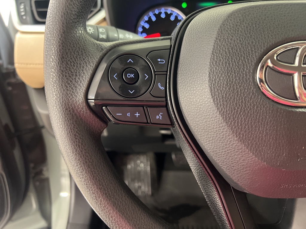 2020 Toyota RAV4 XLE photo 12