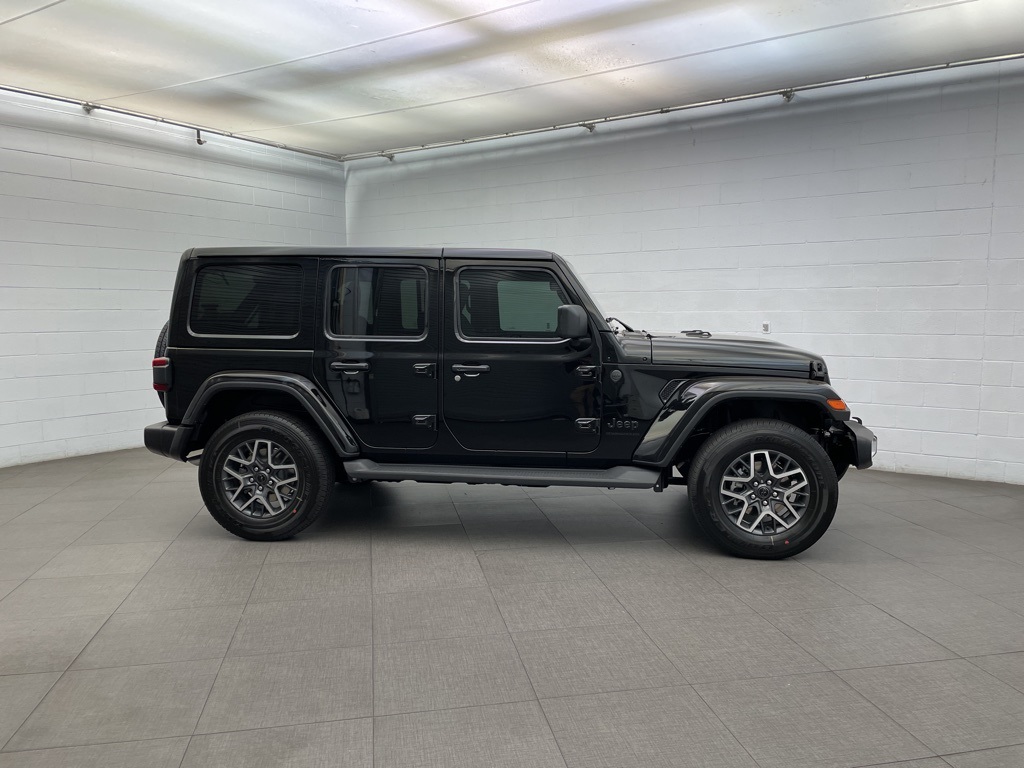 2025 Jeep Wrangler Sahara photo 2