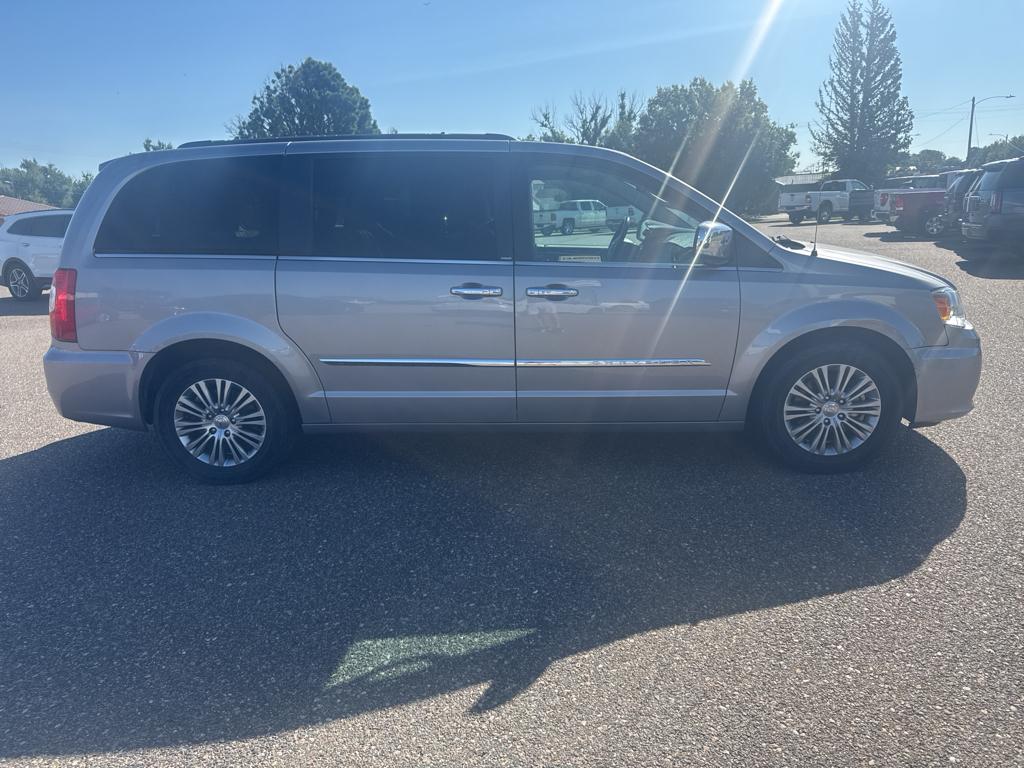 2014 Chrysler Town & Country photo 5