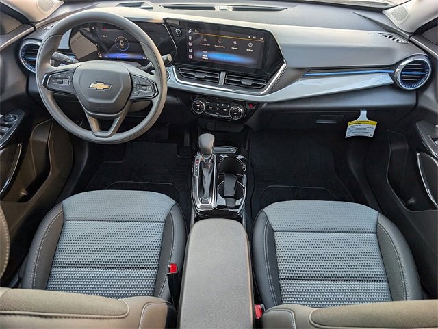 2025 Chevrolet Trax LT photo 12