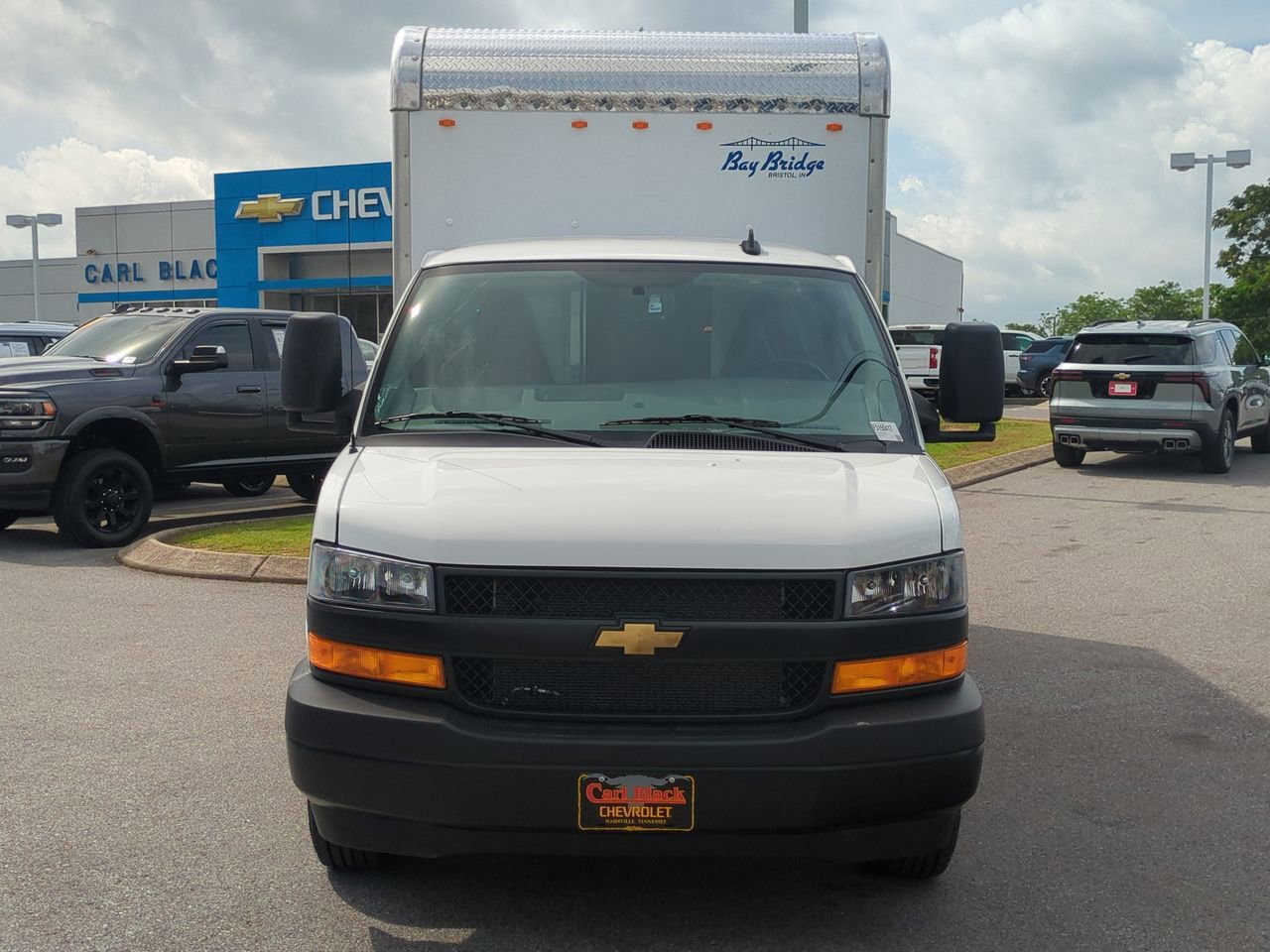 2025 Chevrolet Express Cutaway 3500 photo 3
