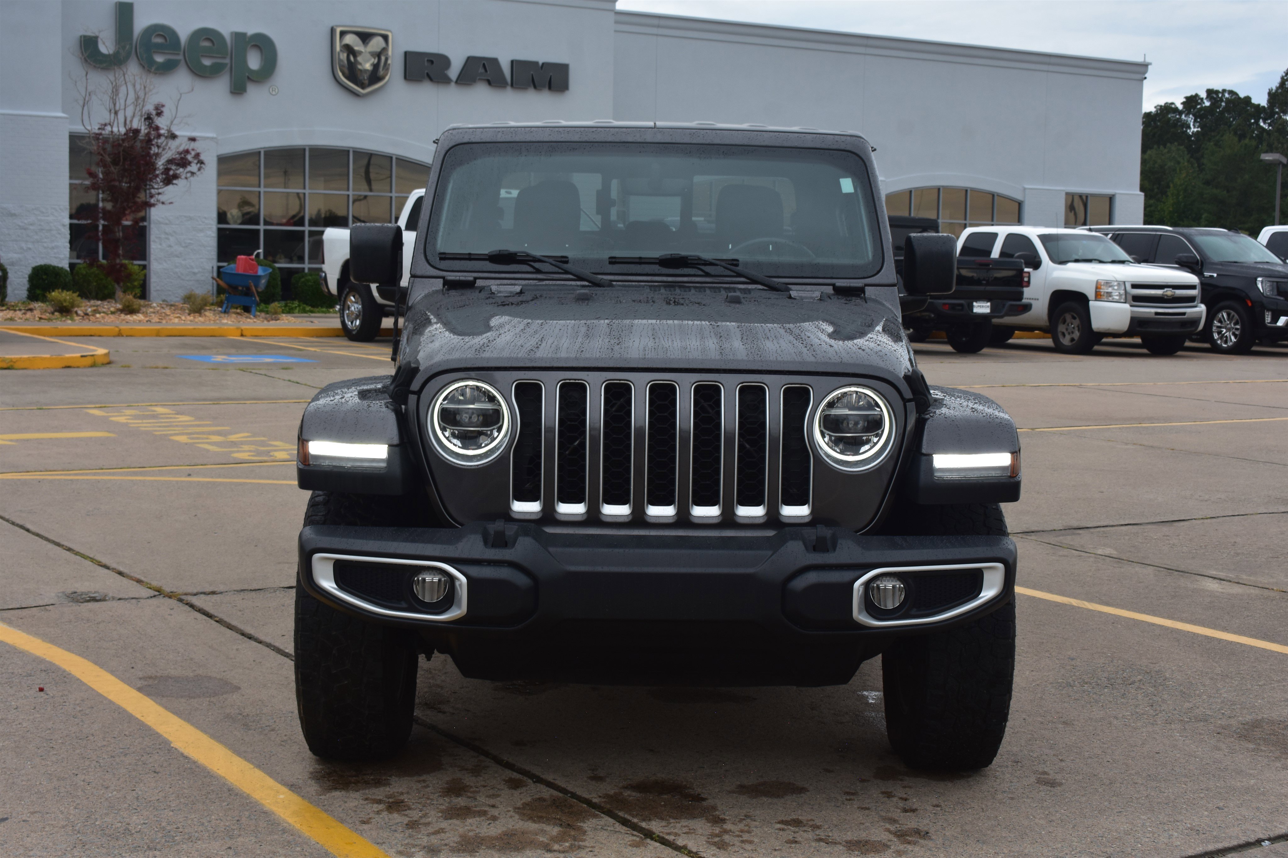 Used 2020 Jeep Gladiator Overland with VIN 1C6HJTFG0LL137438 for sale in Little Rock