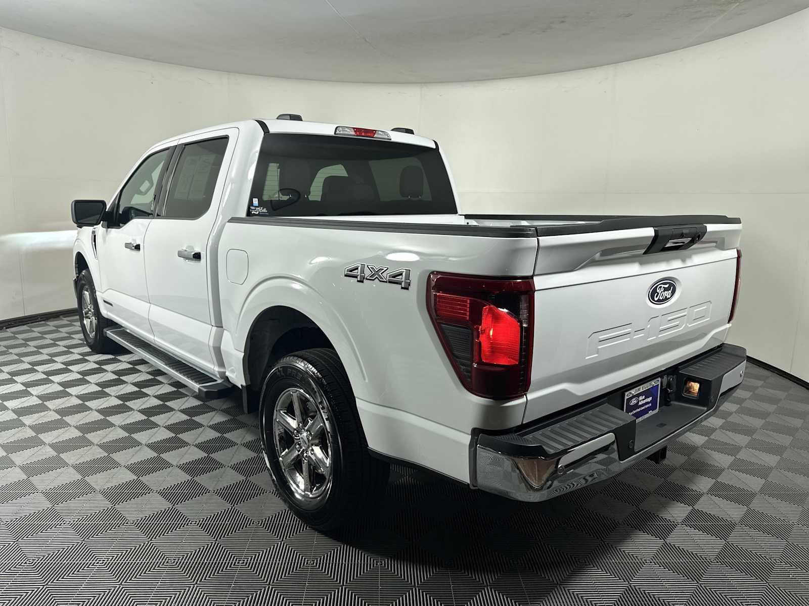 2024 Ford F-150 XLT photo 2