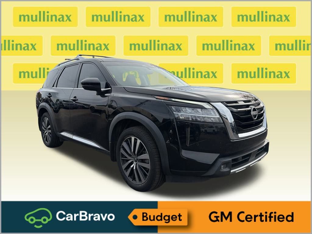 2022 Nissan Pathfinder Platinum's photo