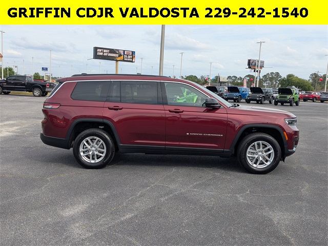 2025 Jeep Grand Cherokee Laredo X photo 2