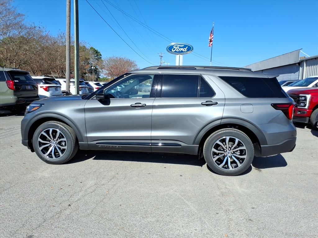 2026 Ford Explorer ST-Line photo 2