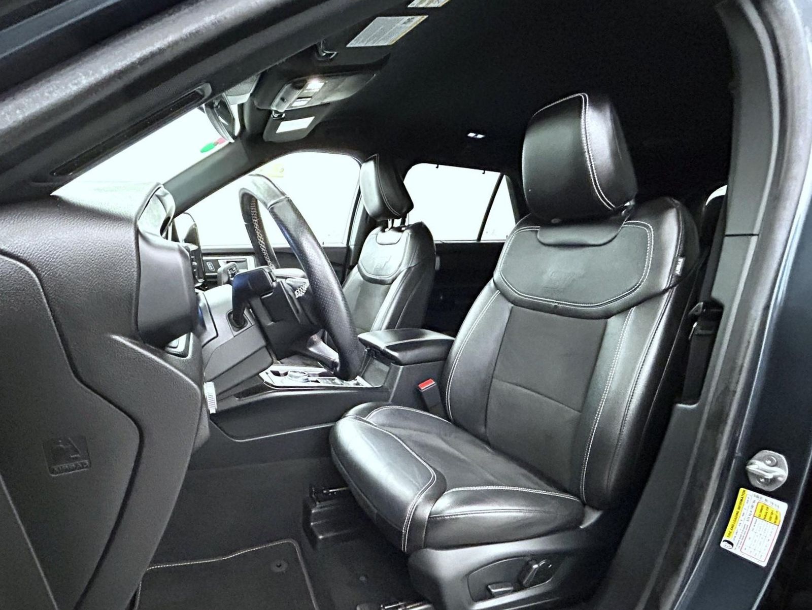 2022 Ford Explorer ST photo 10