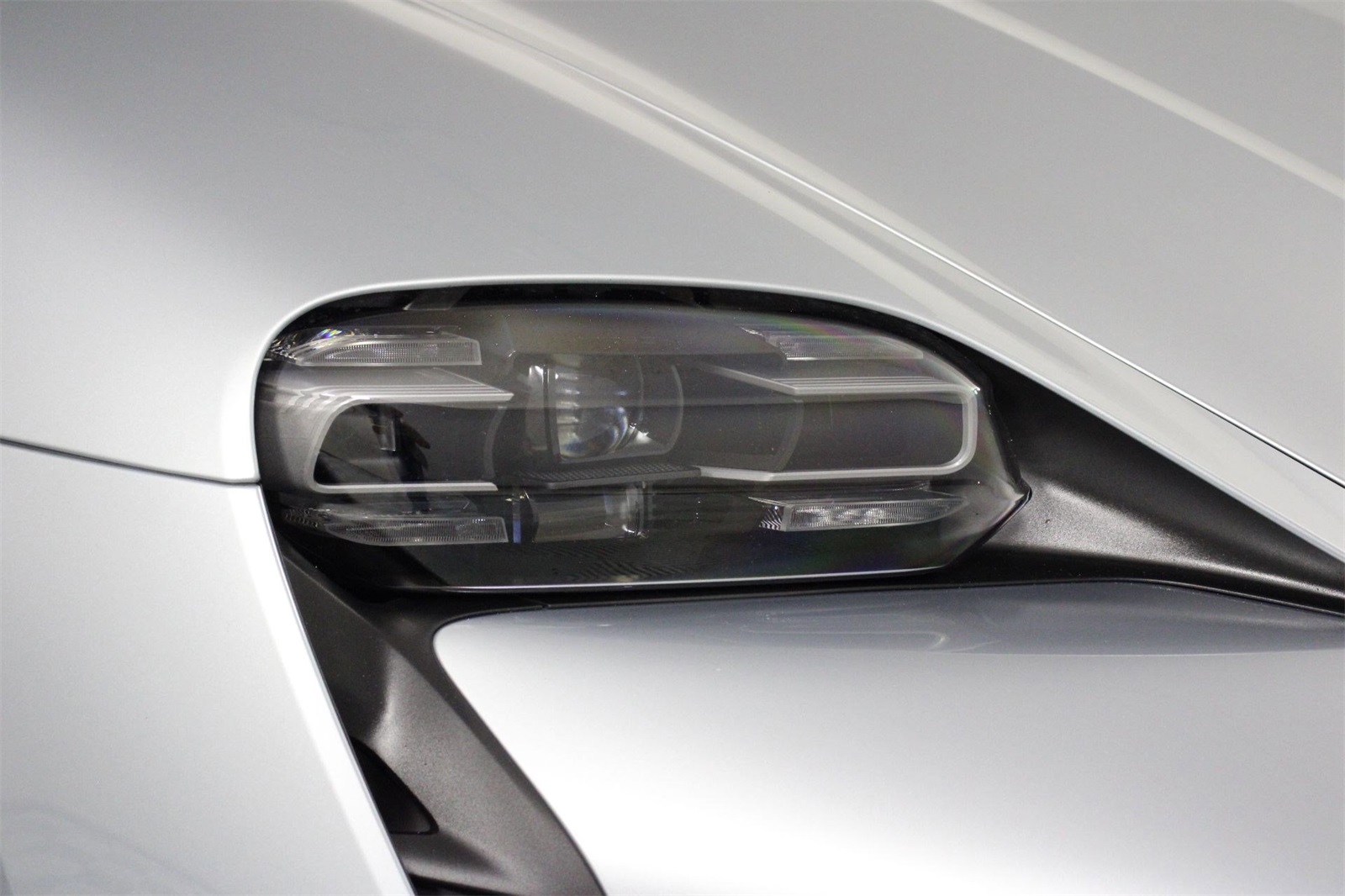 2022 Porsche Taycan photo 24
