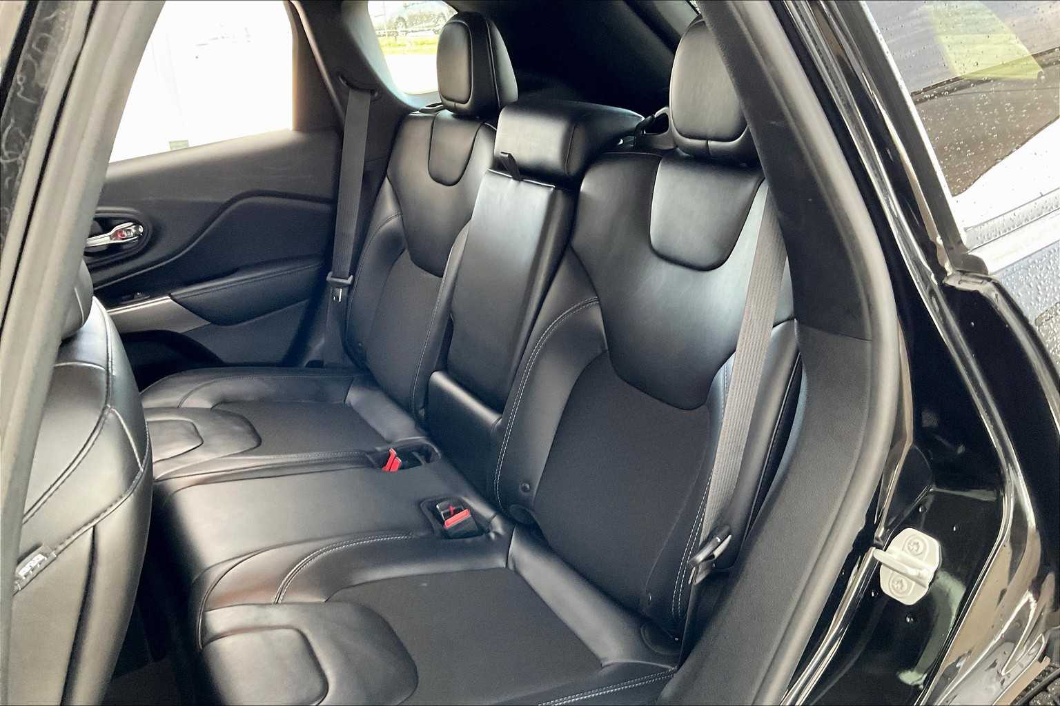 2019 Jeep Cherokee Latitude photo 17