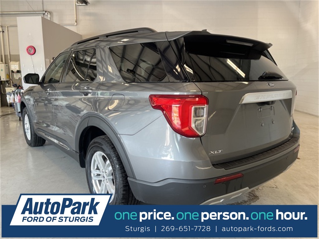 2023 Ford Explorer XLT photo 4