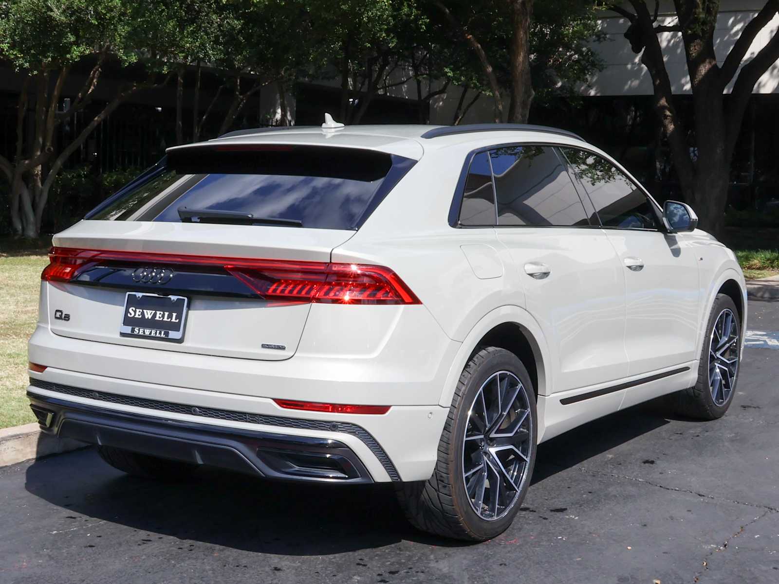 2022 Audi Q8 line Premium Plus photo 2