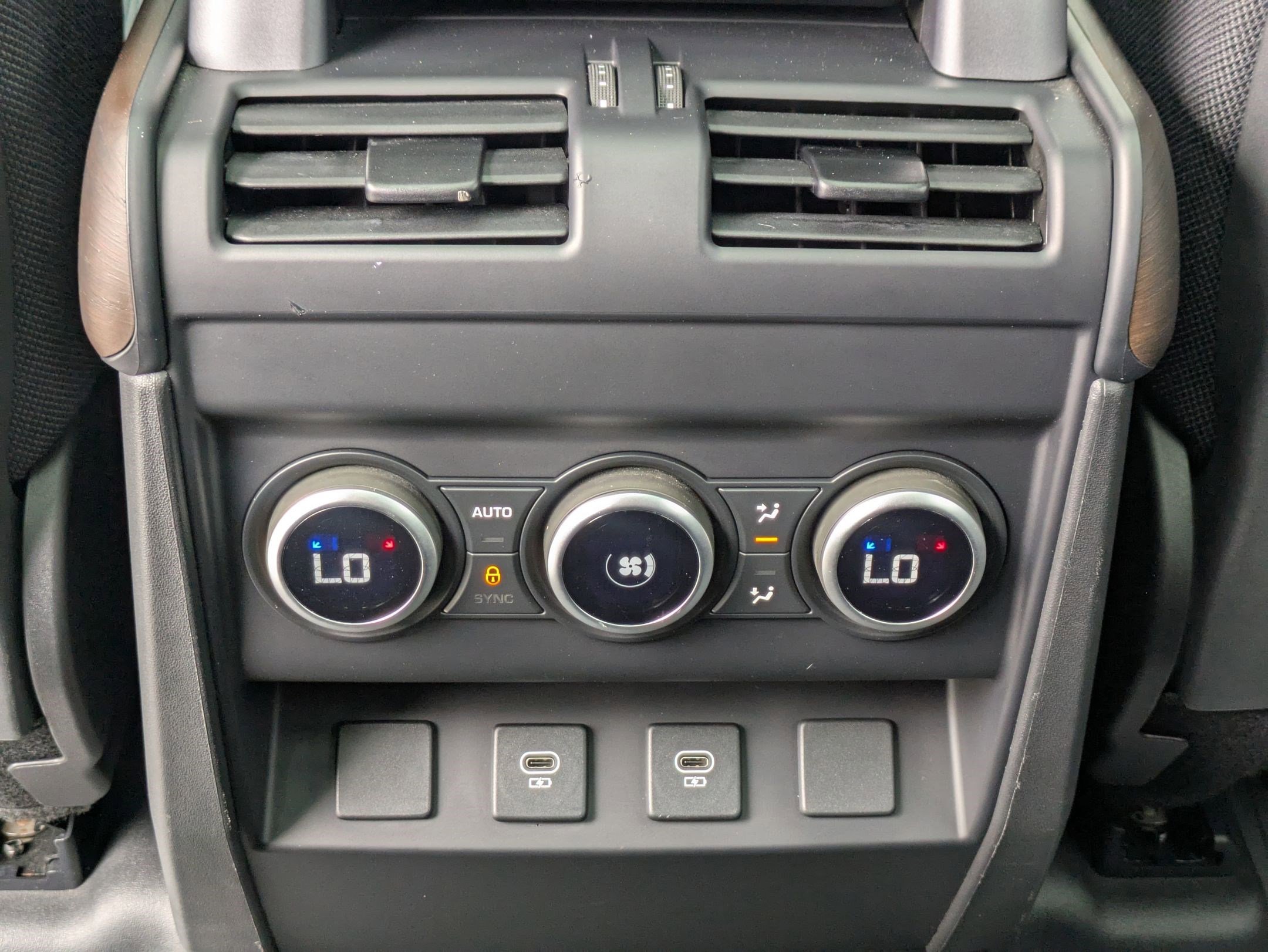 2023 Land Rover Defender 110 X photo 22