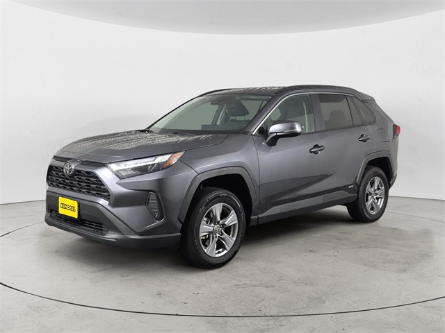 2025 Toyota RAV4 XLE's photo